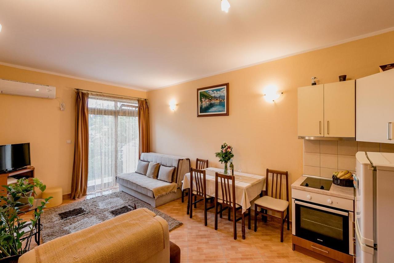 Apartments Gudelj Kamenari Exterior photo