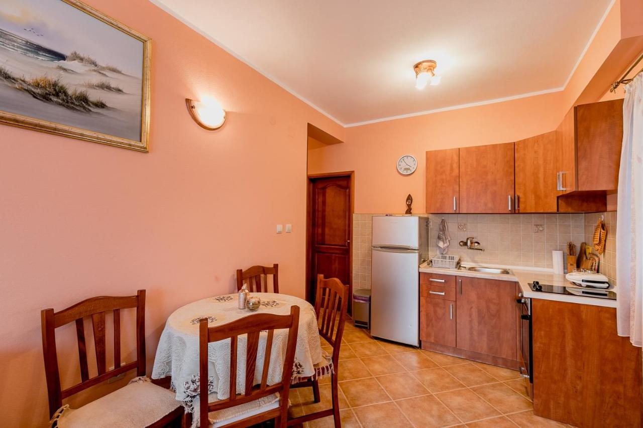 Apartments Gudelj Kamenari Exterior photo